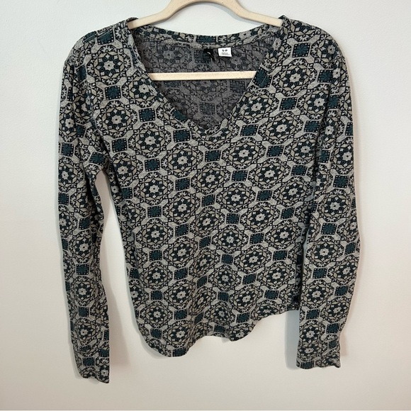 Urban Outfitters BDG Black Gray Fitted V-Neck Pattern Long Sleeve Top Size Small - Picture 1 of 5